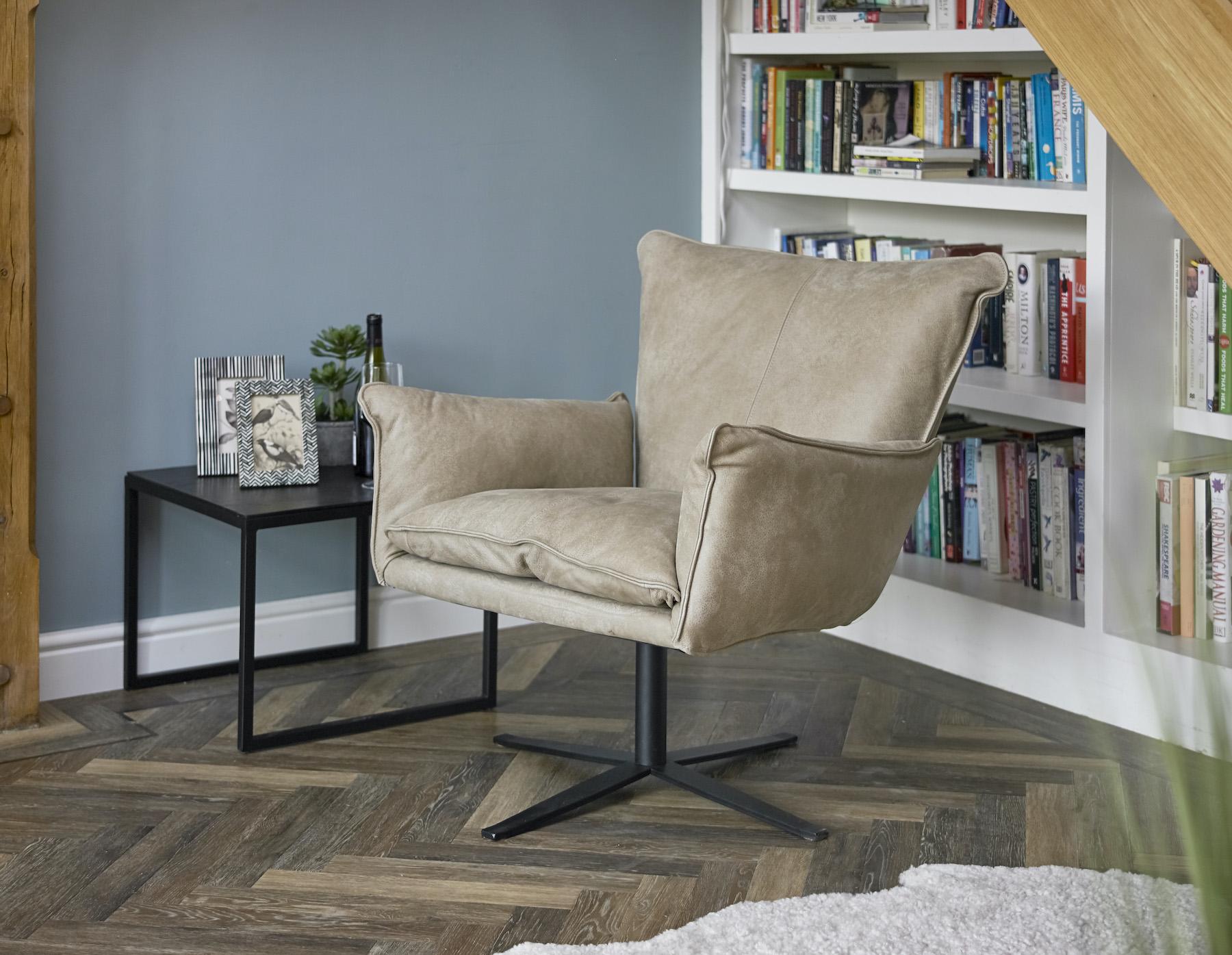 Gaucho leather swivel chair